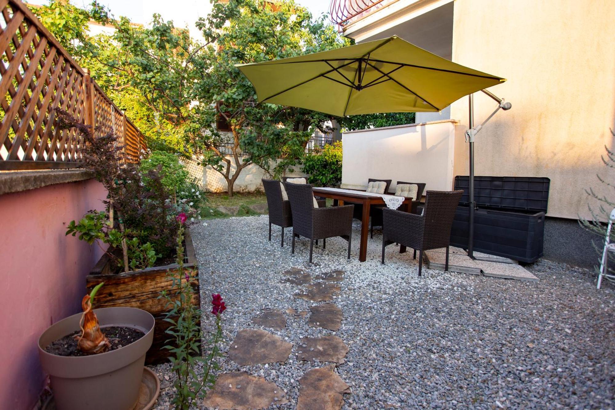 Apartment Beba Ровин Екстериор снимка