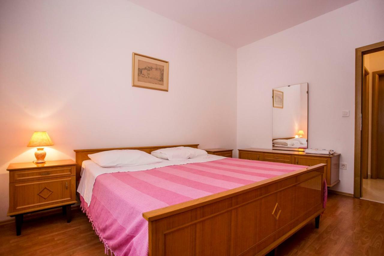 Apartment Beba Ровин Екстериор снимка