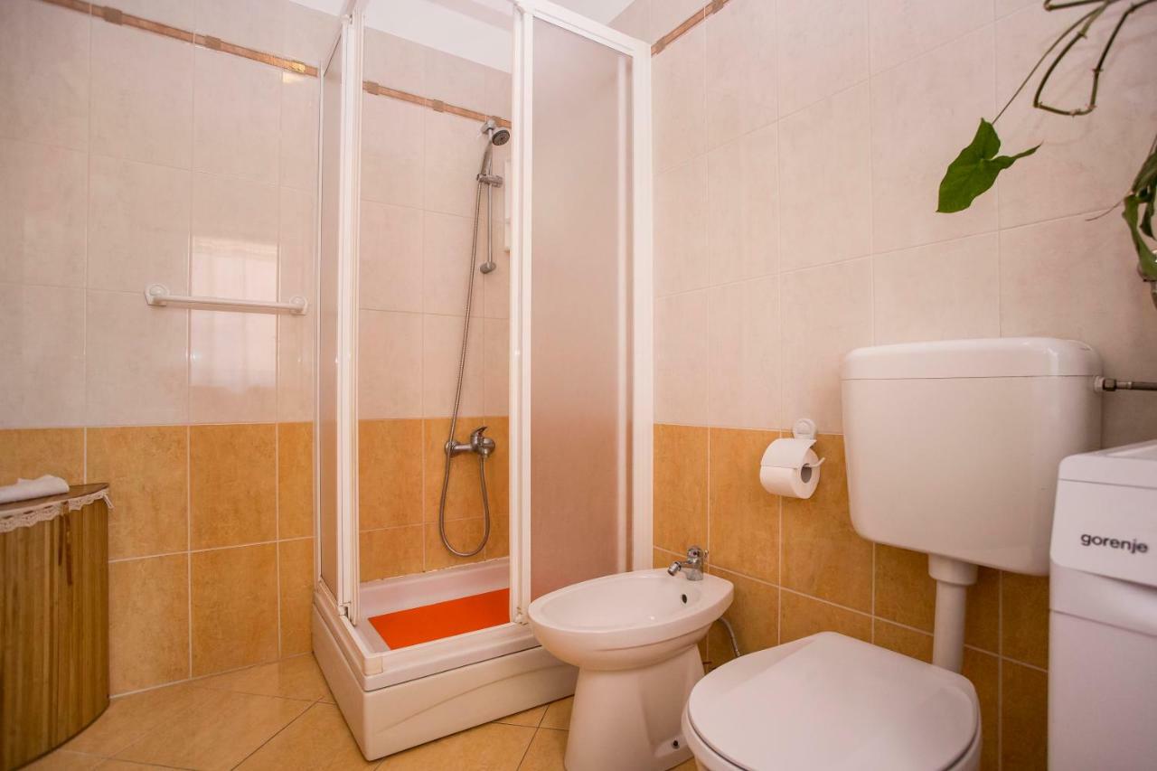 Apartment Beba Ровин Екстериор снимка