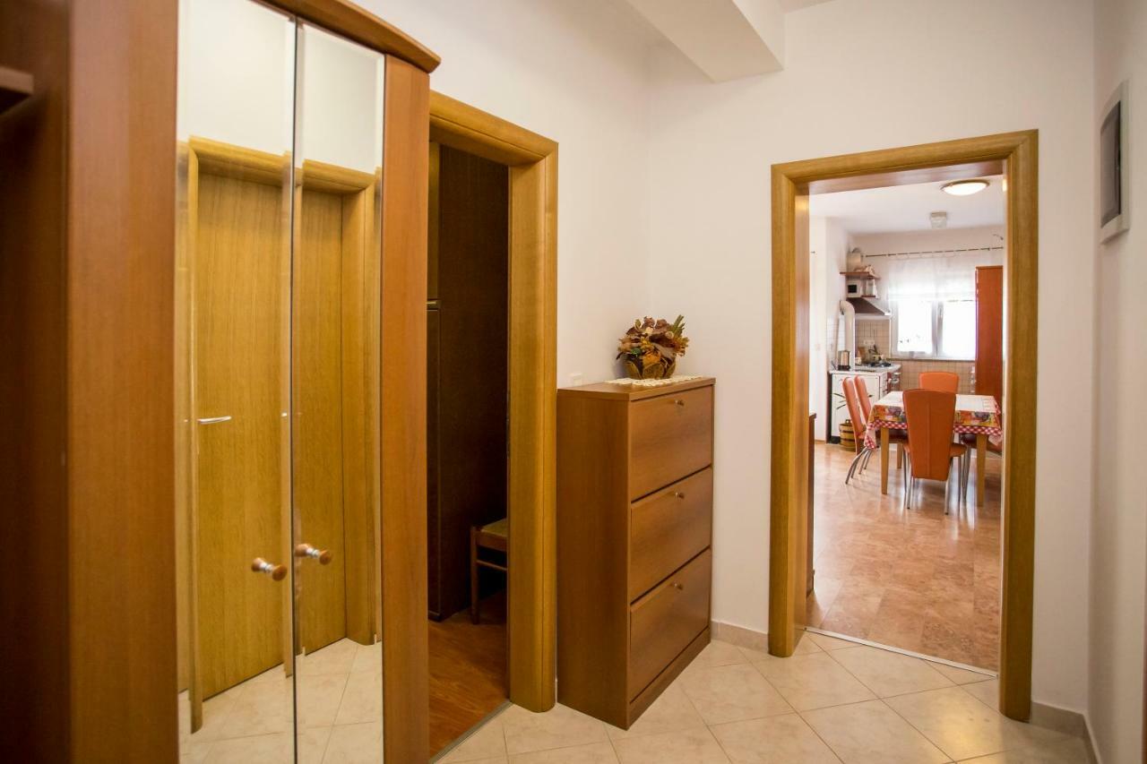 Apartment Beba Ровин Екстериор снимка