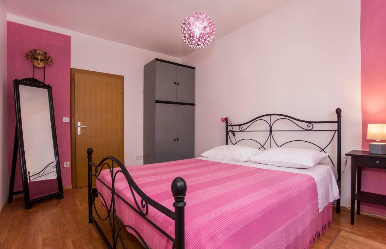 Apartment Beba Ровин Екстериор снимка