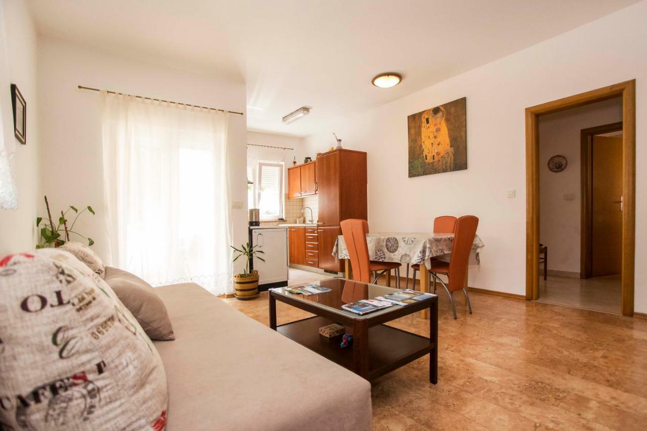 Apartment Beba Ровин Екстериор снимка