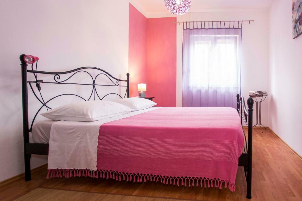 Apartment Beba Ровин Екстериор снимка